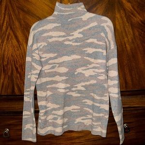 Tahari sweater cameo, mock neck / camouflage pattern